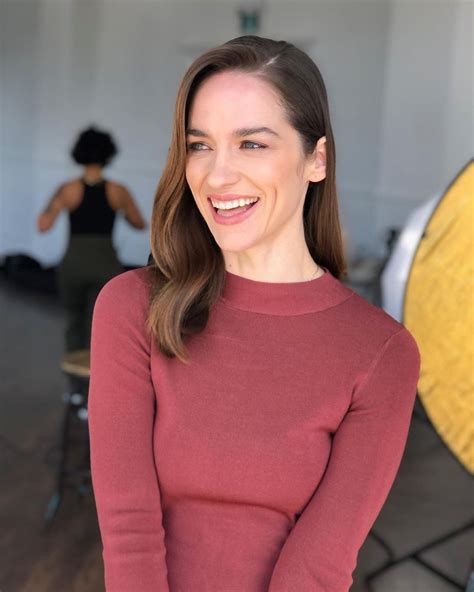 Melanie Scrofano (@melanie.scrofano.officiel)